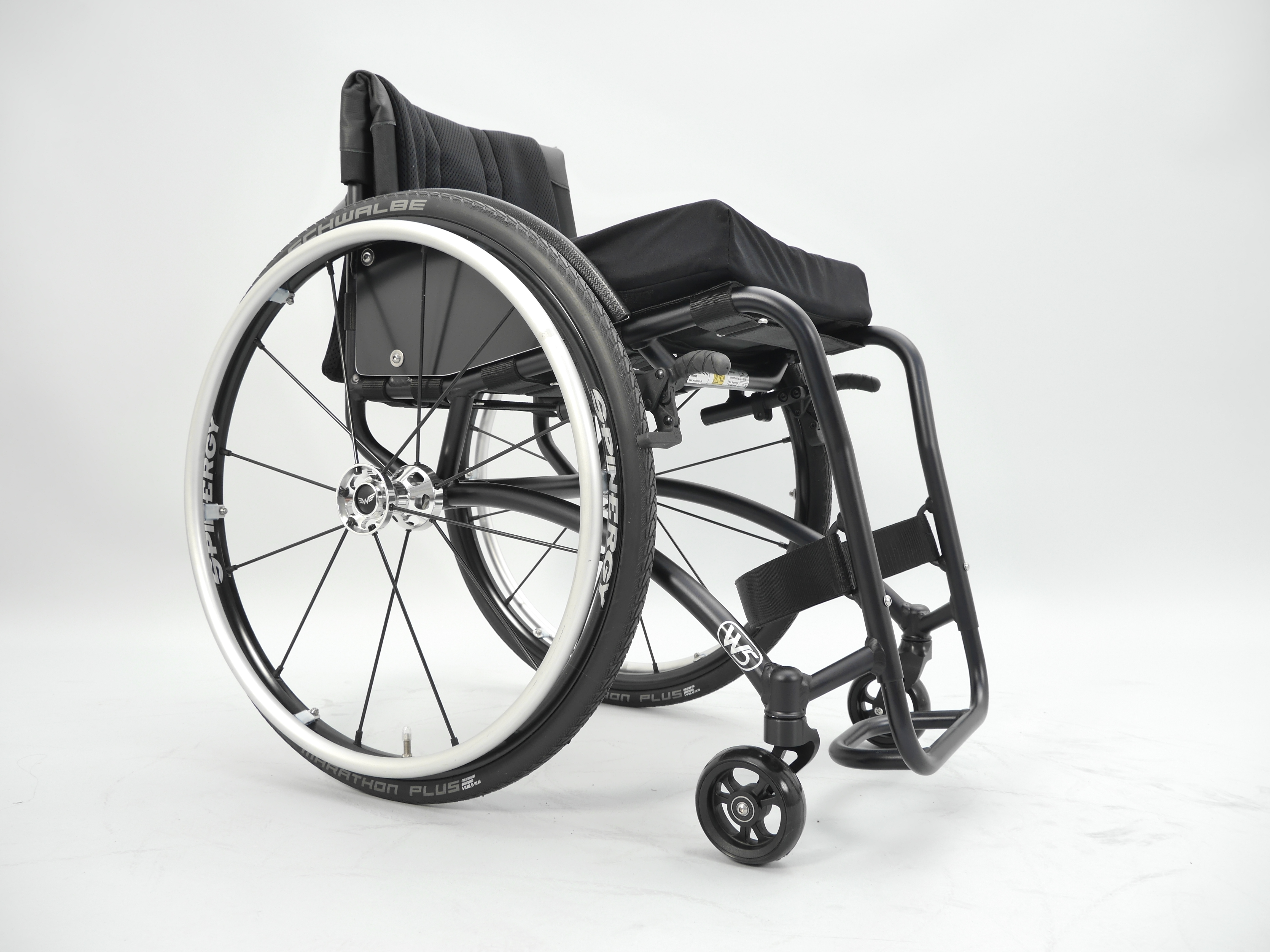 Wolturnus W5 SL in Schwarz und Silber mit schmalen Rahmenrohren, Seitenansicht