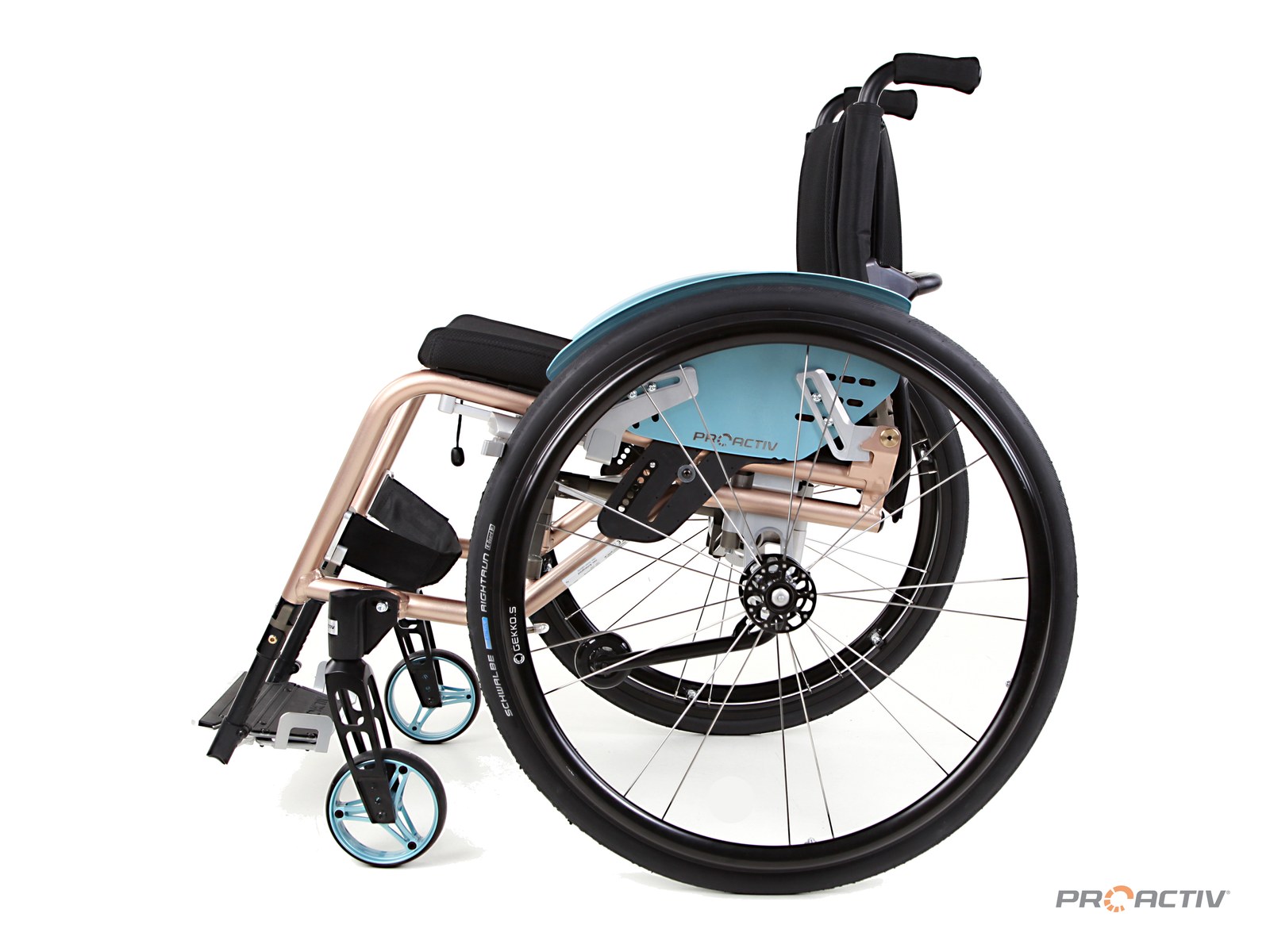PRO ACTIV TRAVELER 4all Ergo Faltrollstuhl, Dreiviertelansicht von vorne