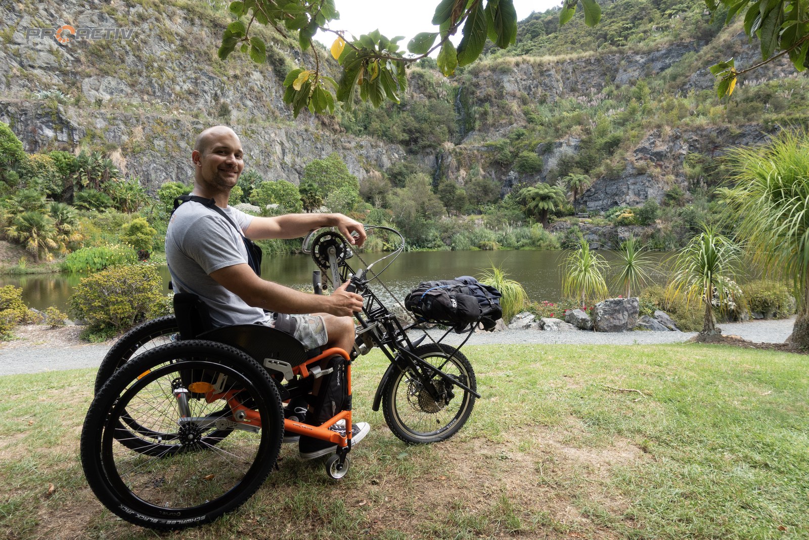 PRO ACTIV NJ1 Adaptivbike, im Einsatz an einem Teich