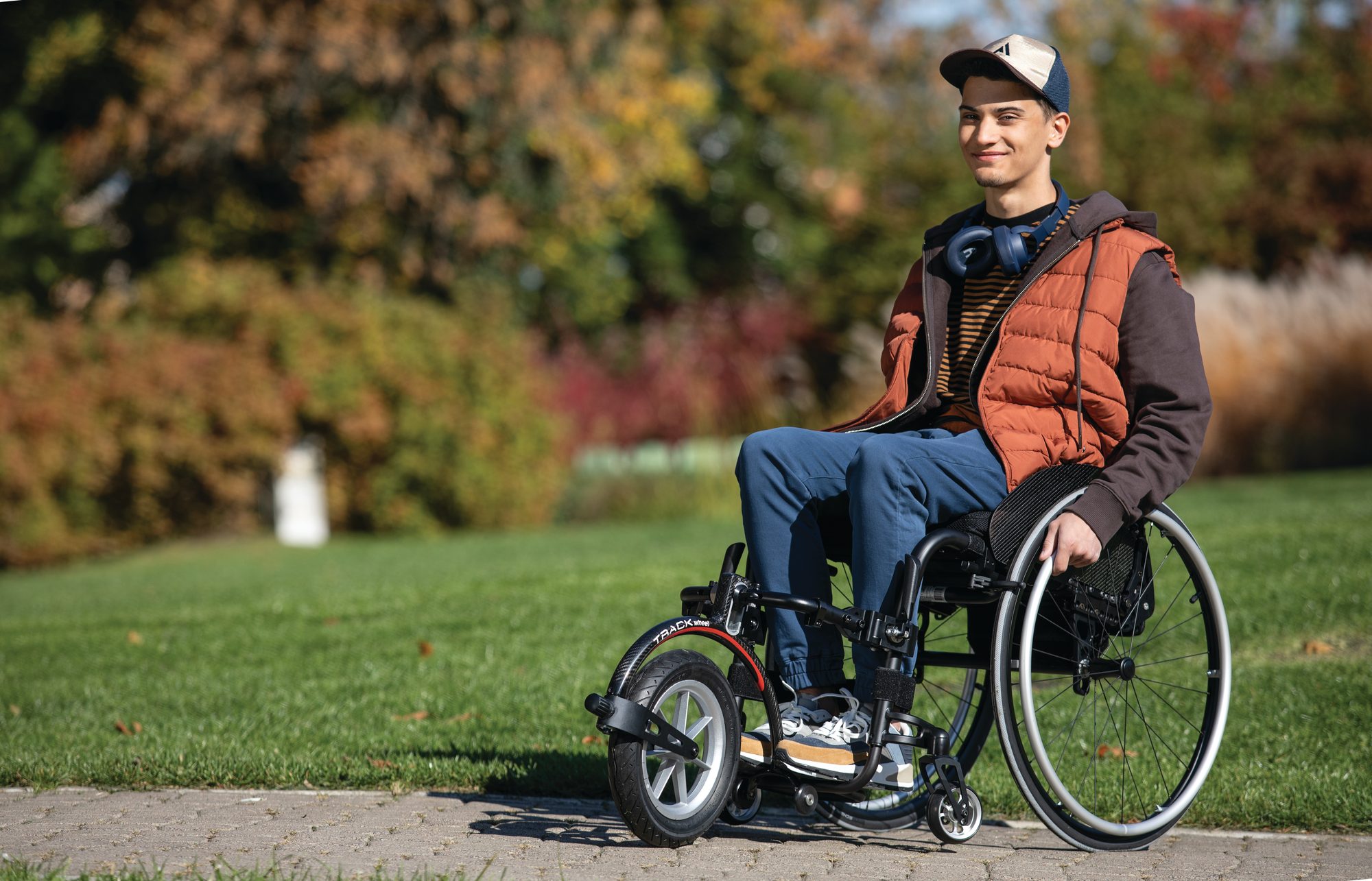 Rehasense TRACK WHEEL Double Arm, Carbon – am Rollstuhl