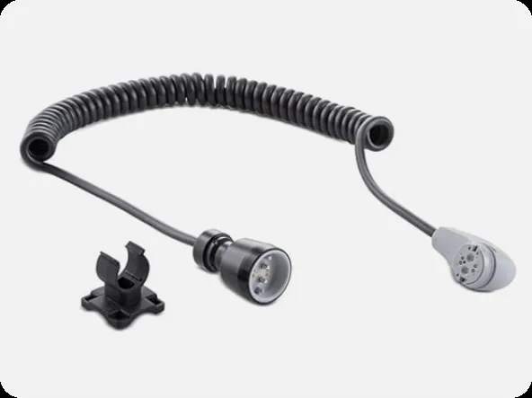 Externe Ladebuchse mit Spiralkabel und Universalhalter für den Alber e-fix