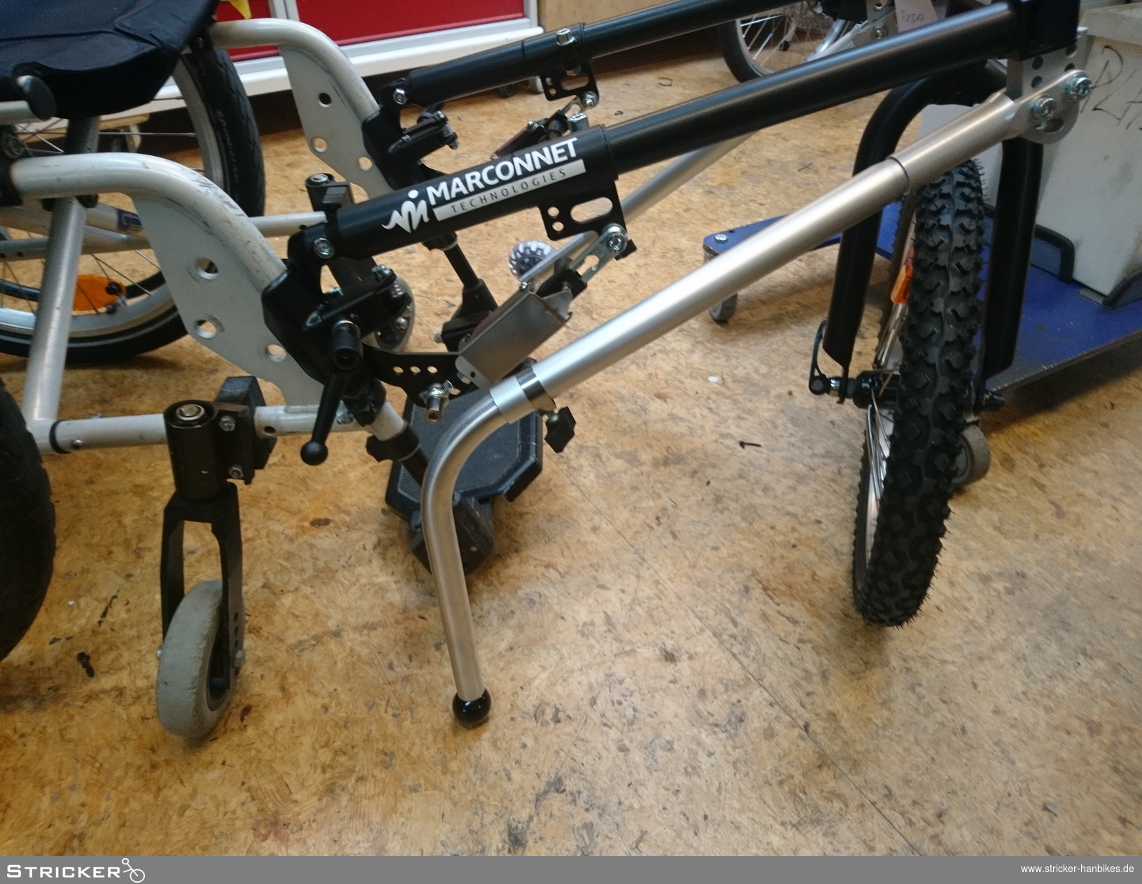 Anbauständer mit Halter für Lomo 360 – Stricker Handbikes, Bestellnummer 750189-0