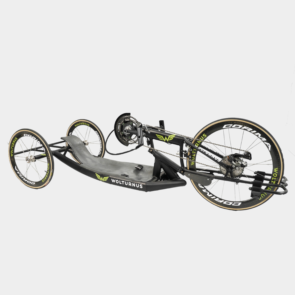Wolturnus Racebike Renn-Handbike in Schwarz mit Carbon-Kettenschutz, Seitenansicht