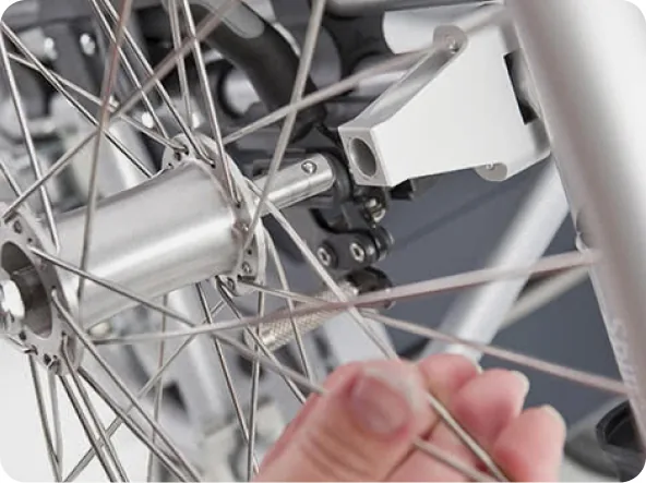 Radtransporthalterung am Rollstuhl für die abgenommenen Räder